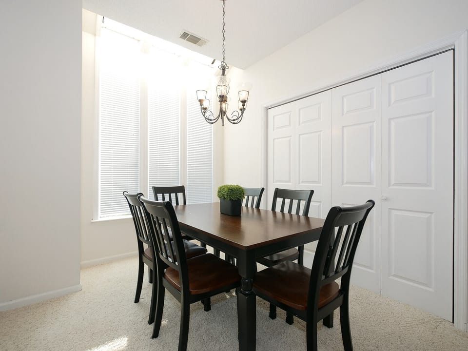 Ocean Breeze 100 - Dining Area - Stylish dining area with seating for six.