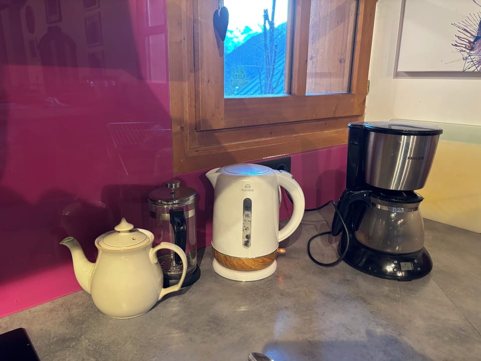 Tea and coffee makers