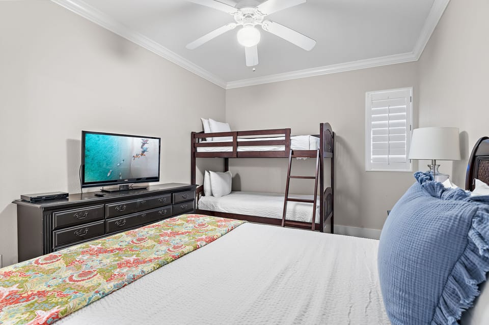 Guest Bedroom Queen + Bunk