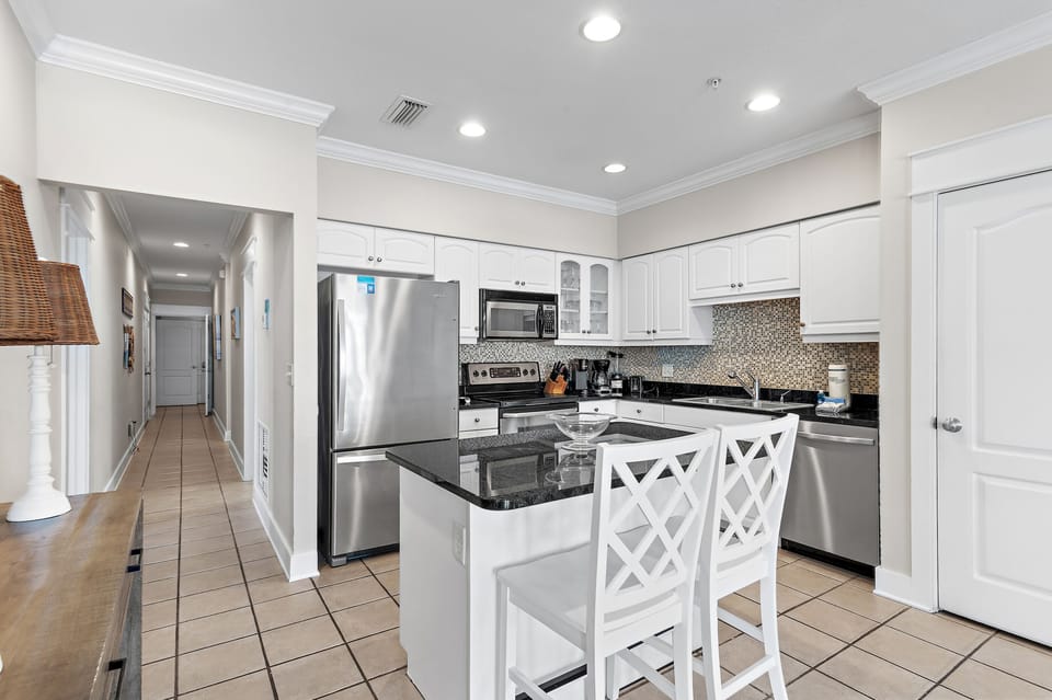 Eat-in-Bar for two in Kitchen