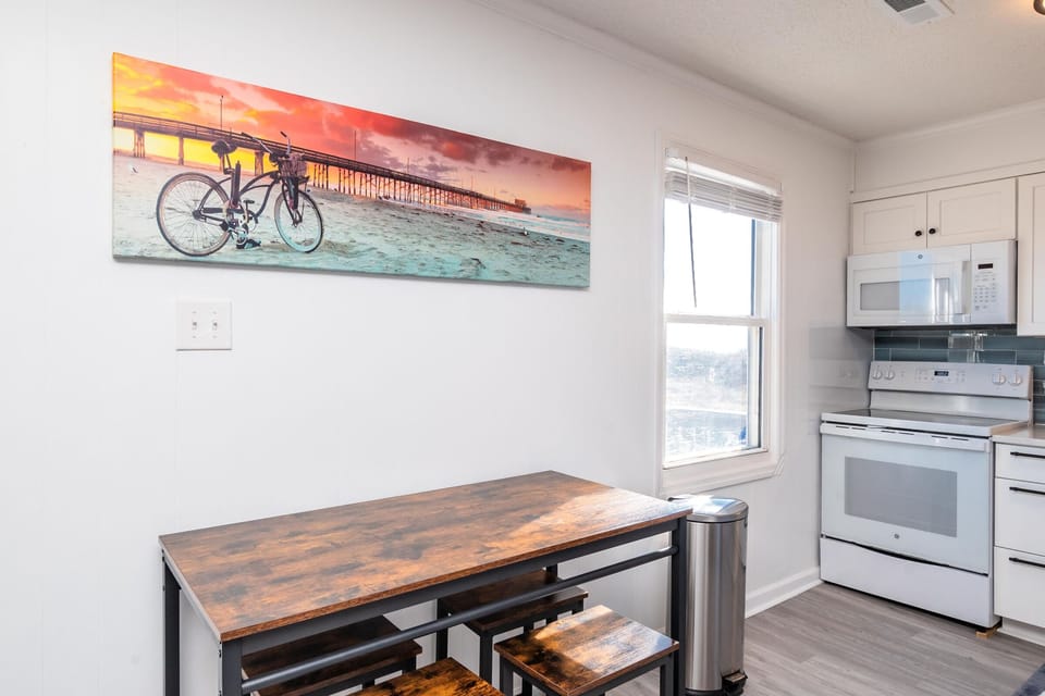 Eat-in Kitchen - Southeast