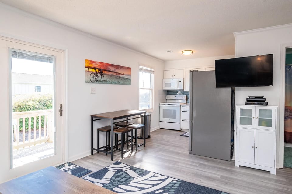 Eat-in Kitchen - Southeast