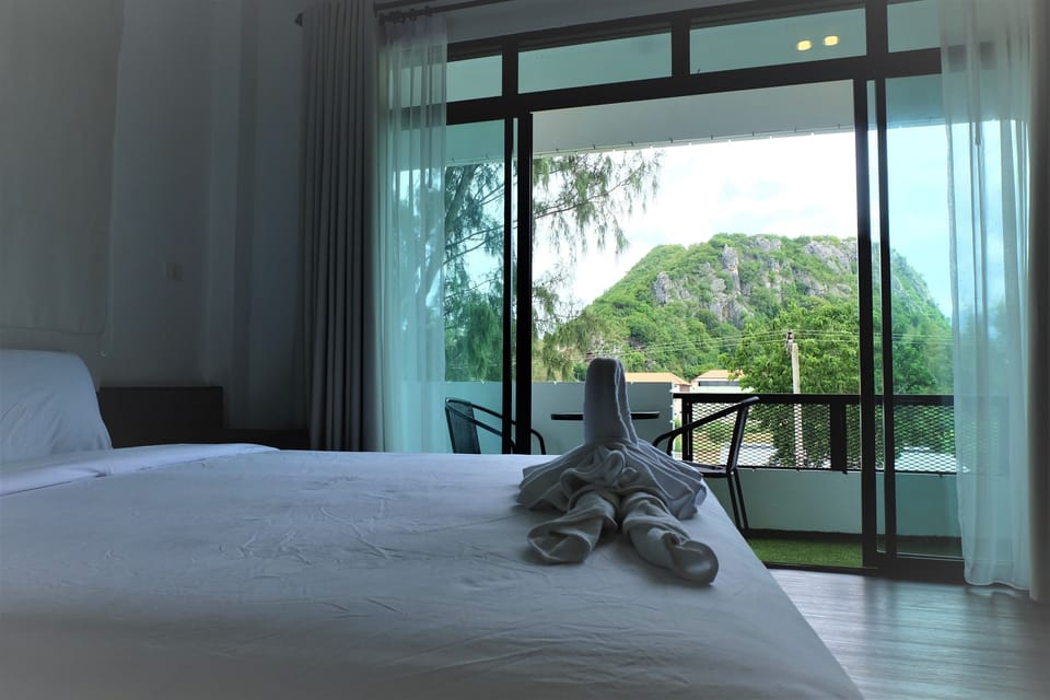 Standard Room | Blackout drapes, free WiFi, bed sheets