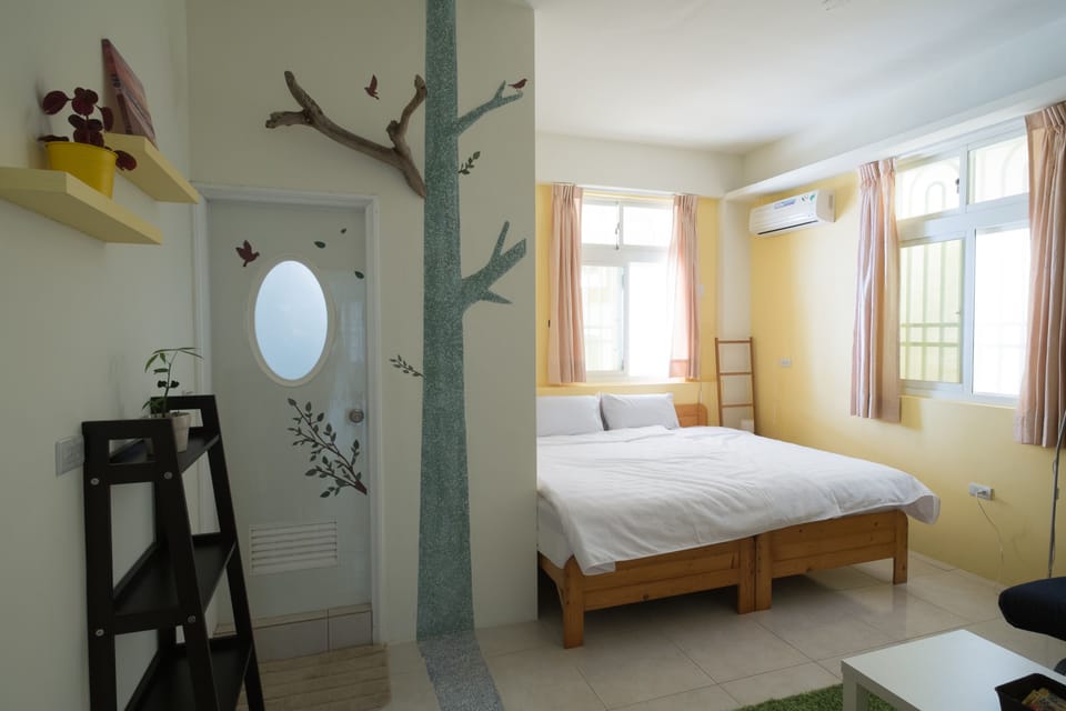 Gallery Double Room, 1 King Bed, Non Smoking | Desk, blackout drapes, free WiFi, bed sheets