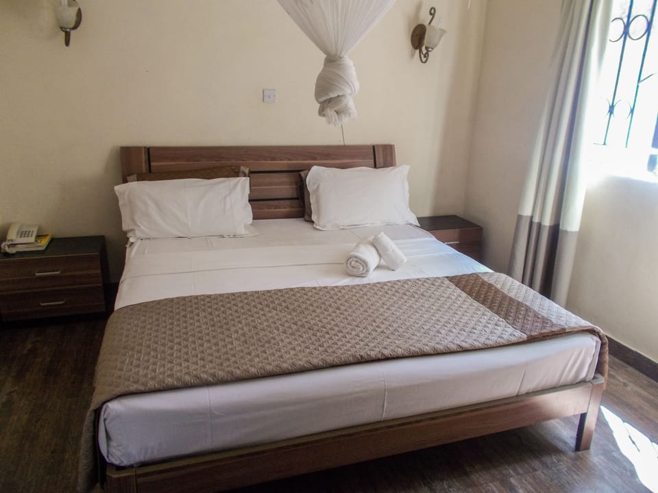 Standard Double Room, 1 Double Bed, Non Smoking, Garden View | Premium bedding, desk, laptop workspace, WiFi (free)