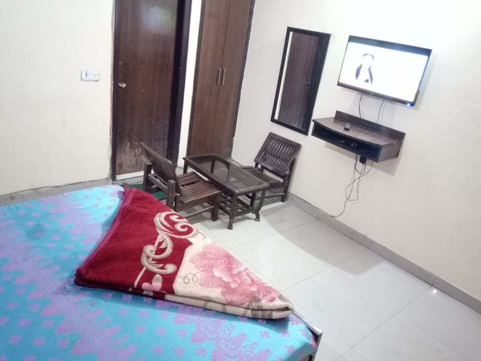 Business Double Room | 1 bedroom, individually furnished, desk, free WiFi