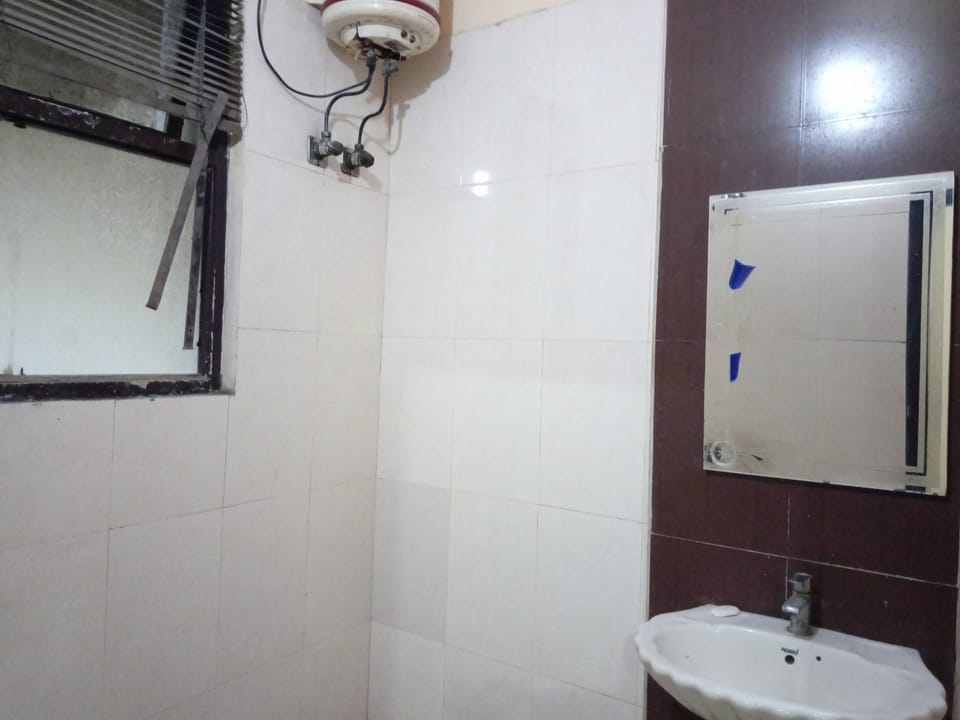Classic Double Room | Bathroom | Shower