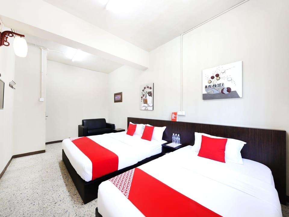 Superior Suite | Desk, free WiFi, bed sheets
