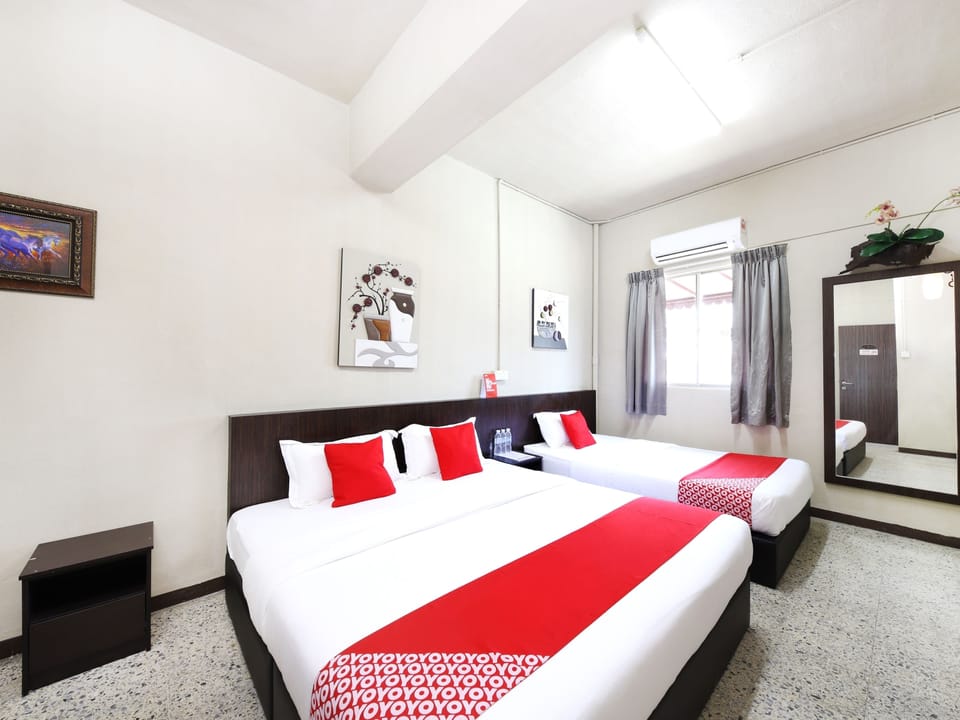 Superior Suite | Desk, free WiFi, bed sheets