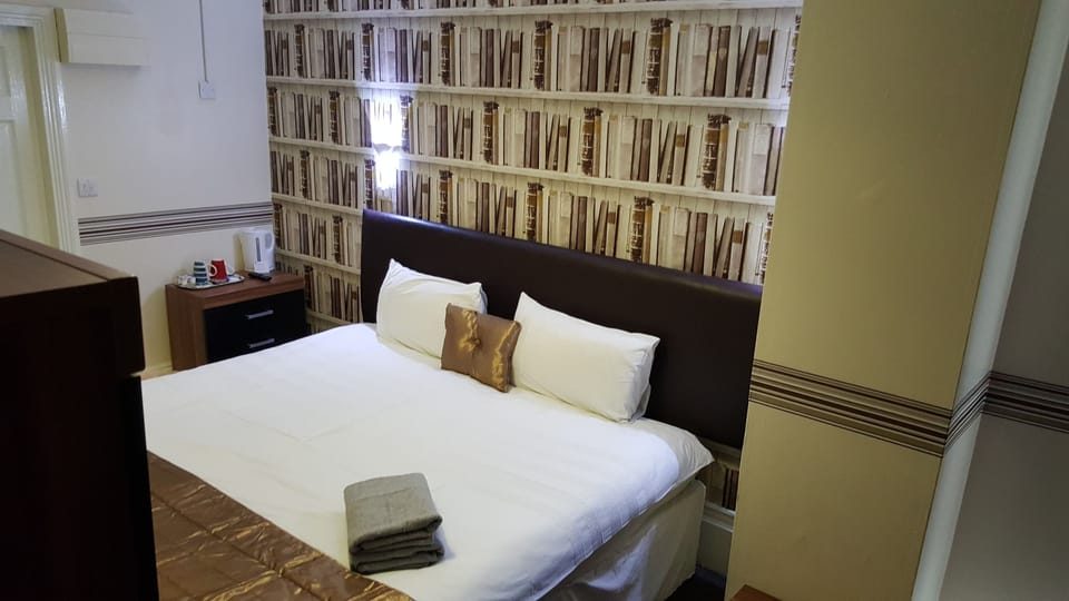 Soundproofing, free WiFi, bed sheets