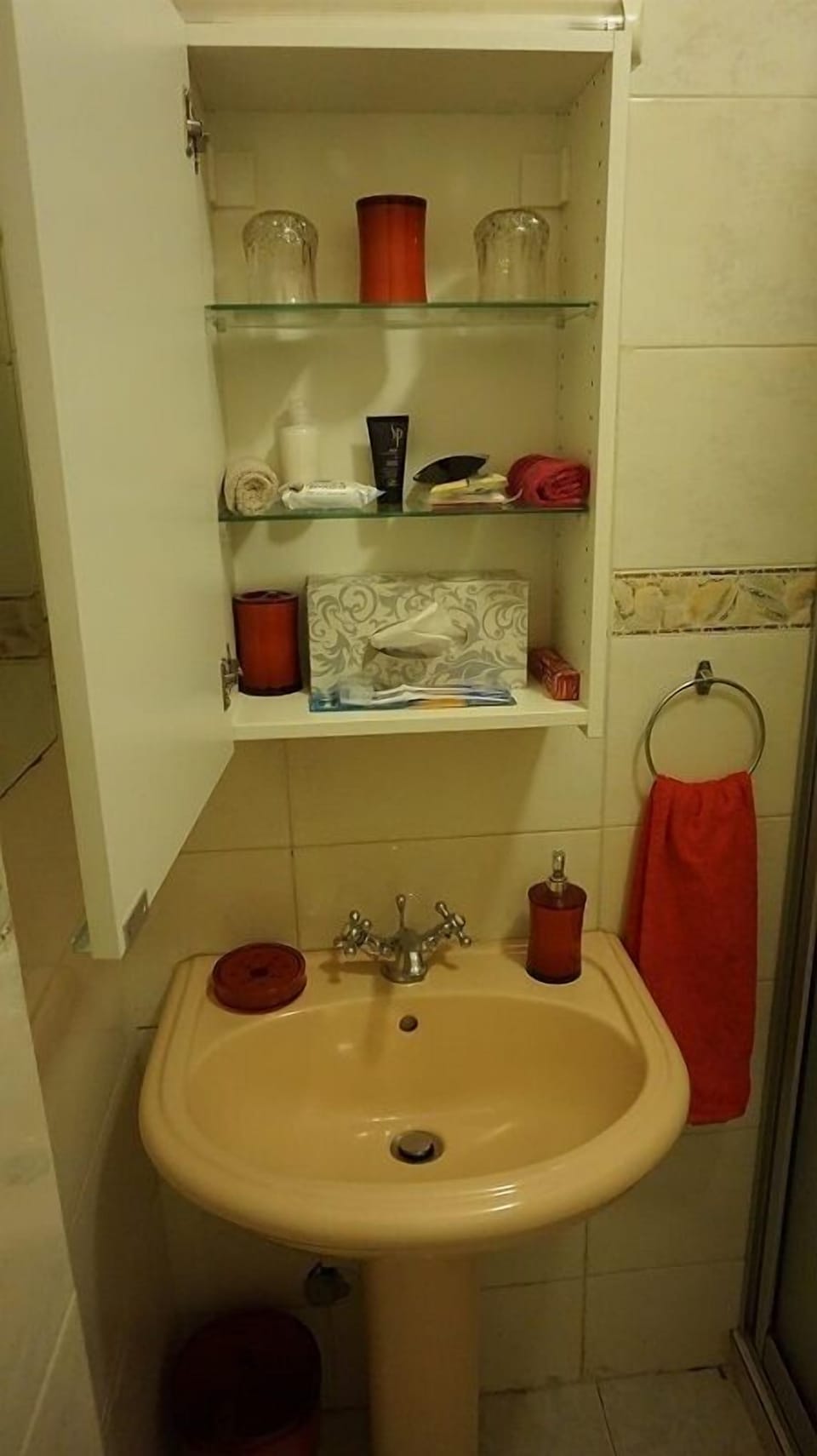 Comfort House, Multiple Beds, Non Smoking, Garden View | Bathroom | Separate tub and shower, hair dryer, towels