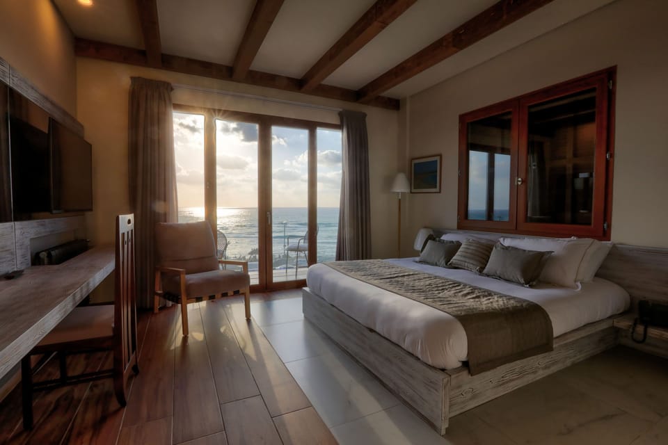 Honeymoon Suite, 1 King Bed | Minibar, in-room safe, desk, rollaway beds
