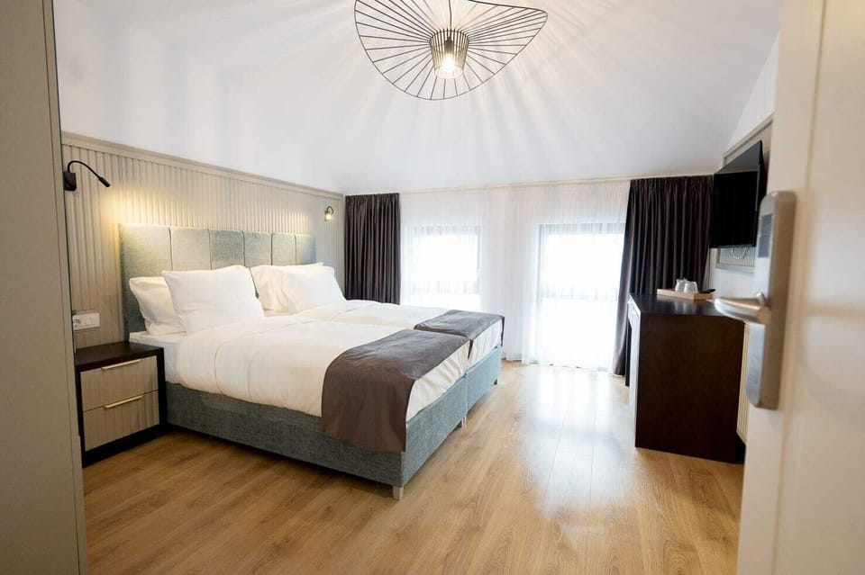 Business Twin Room | Blackout drapes, soundproofing, free WiFi, bed sheets