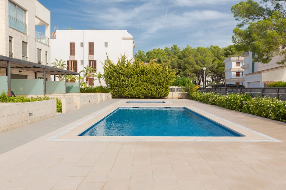 Shared pool in the apartment complex of La Nau