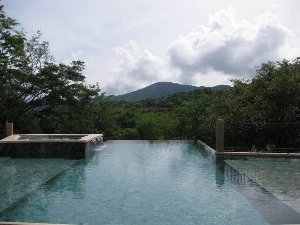 Jobo Condo in Reserva Conchal Pool View of Mountains