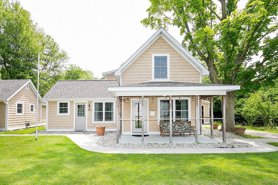 Willow Cottage resort, located on the road that takes you to the beaches in town