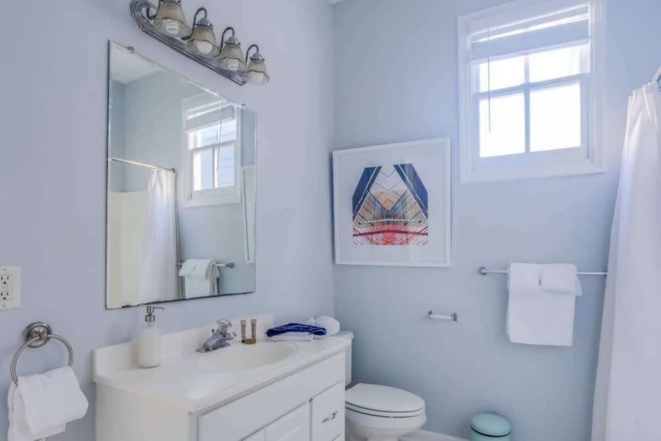 Jack + Jill Full Bathroom