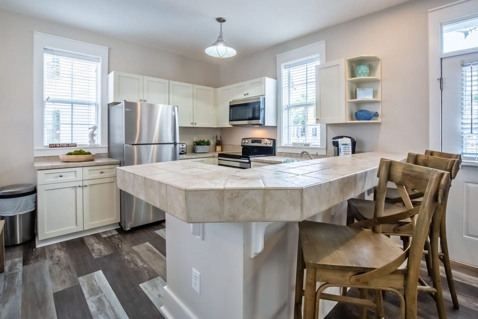 Fabulous open kitchen - loads of counter space