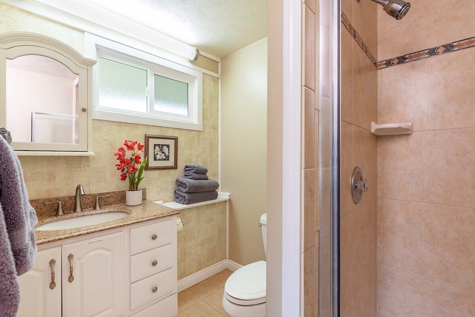 Palms Owners on-suite with large shower