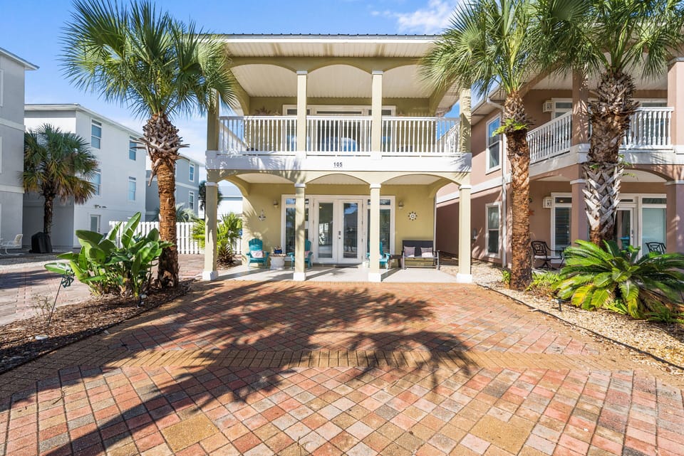 Royal Palms Retreat | Front Driveway
