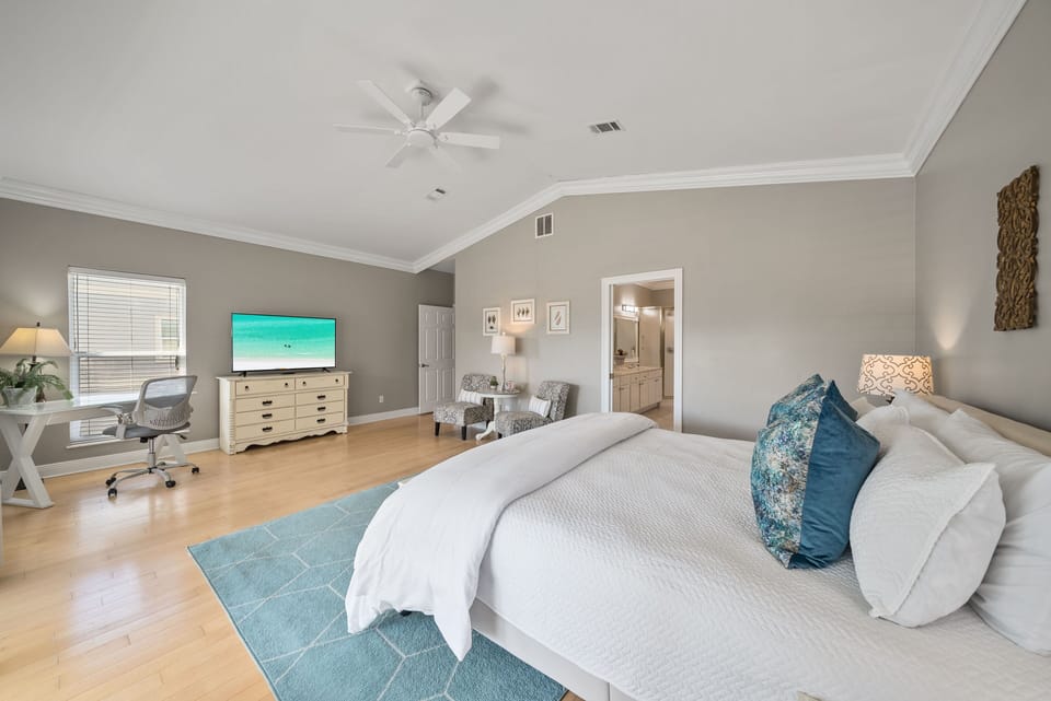 Royal Palms Retreat | King Master ensuite- 2nd floor