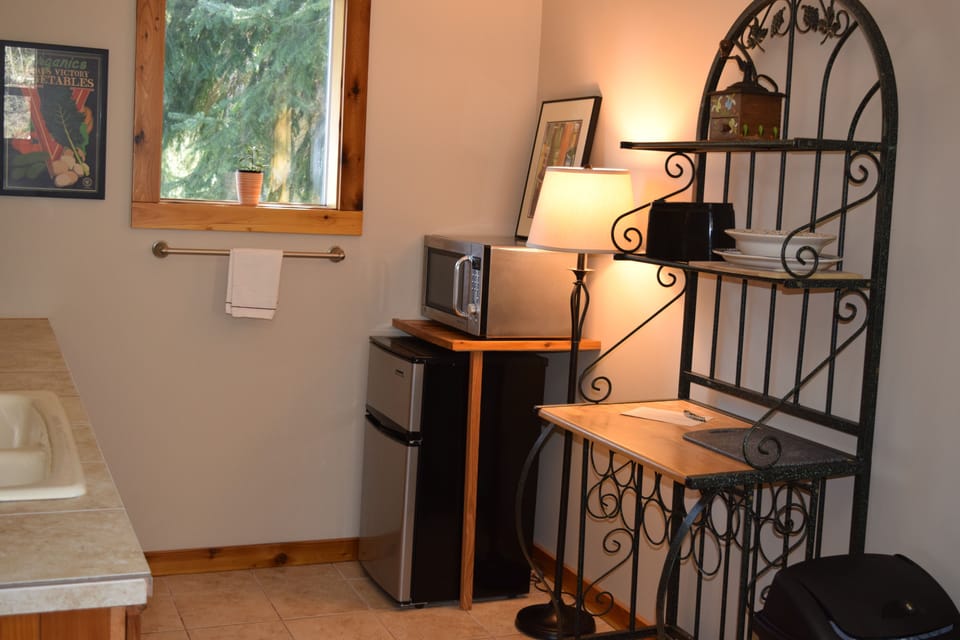 Studio Suite, Multiple Beds, Non Smoking, Ocean View | Individually decorated, individually furnished, iron/ironing board