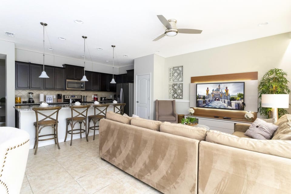 Living room / Smart TV / Open Layout