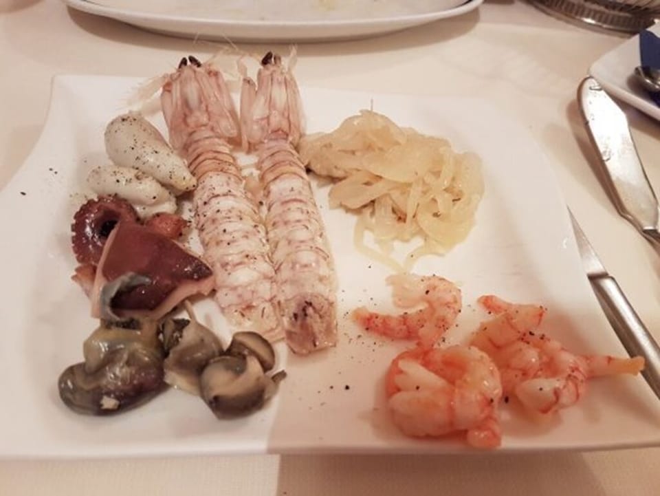 Typical venetian seafood: who knows the names?? 