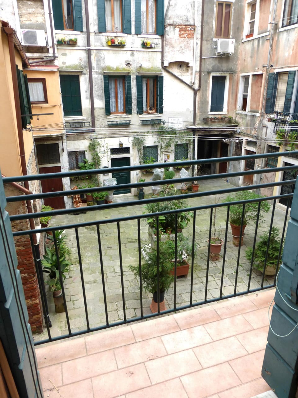 Terrace facing a small original Campiello