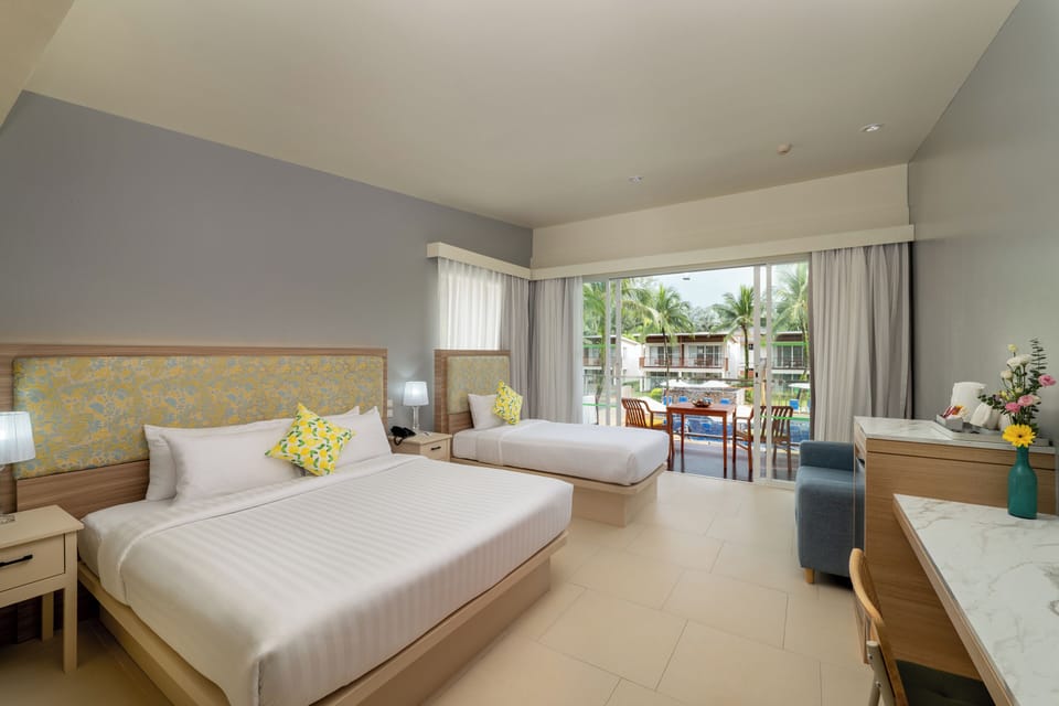 Premier Family Triple | Minibar, in-room safe, desk, WiFi (free)