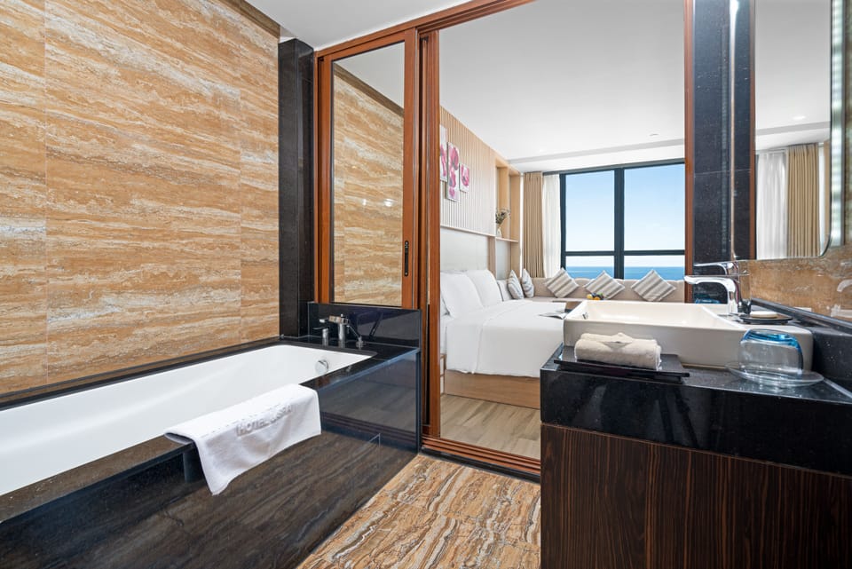 Family Connecting, Ocean view | Minibar, in-room safe, desk, laptop workspace