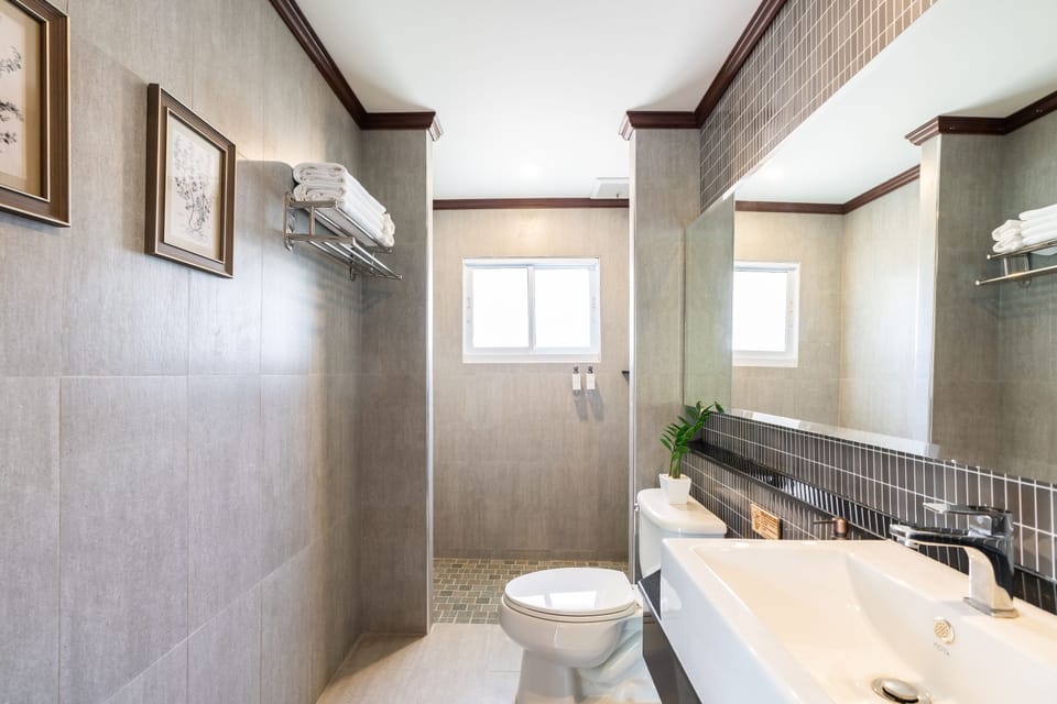 Premier Double or Twin Room | Bathroom | Designer toiletries, hair dryer, towels