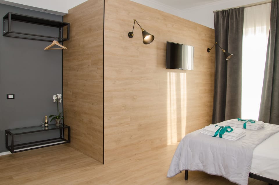 Design Suite (3) | Egyptian cotton sheets, premium bedding, down comforters, minibar