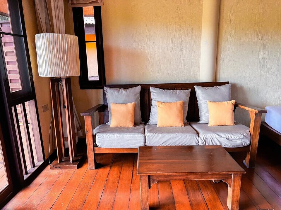 Chalet, River View | Living area