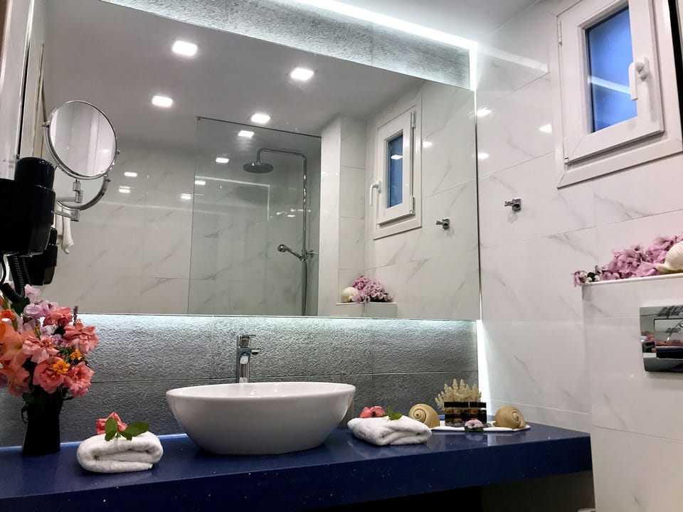Honeymoon Junior Suite with Private Terrace | Premium bedding, down comforters, memory foam beds, minibar
