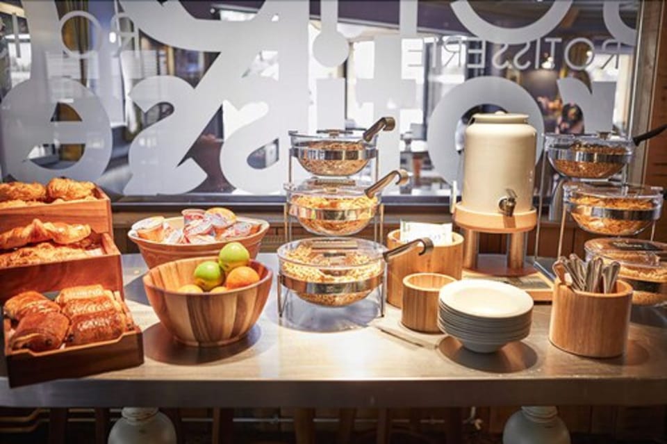 Daily full breakfast (GBP 8.75 per person)