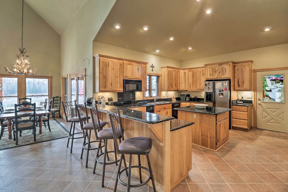Kitchen | Cooking Basics | Coffee Maker | Paper Towels/Trash Bags Provided