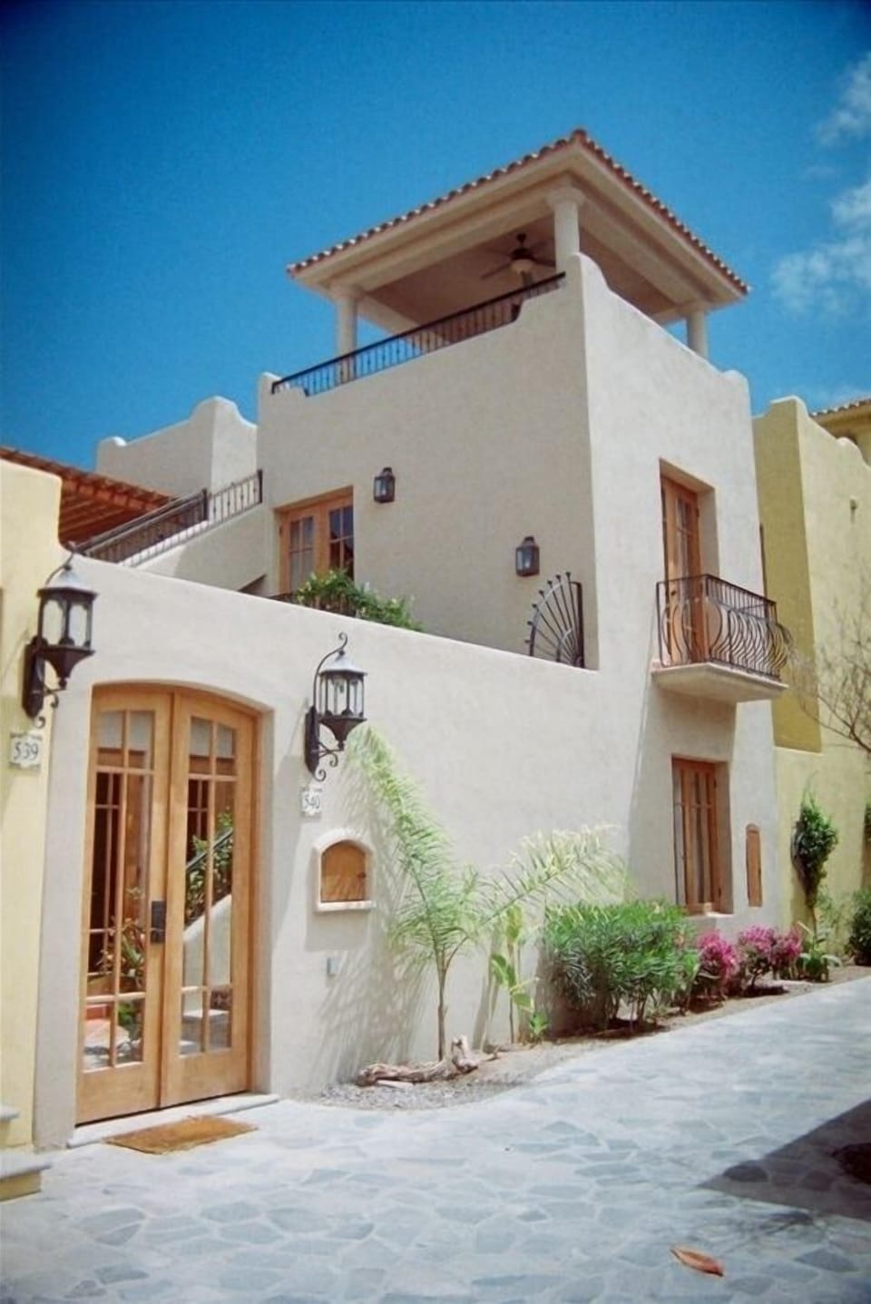 New Oceanfront Resort Villa / 3rd story viewing tower. Great views/ocean breeze