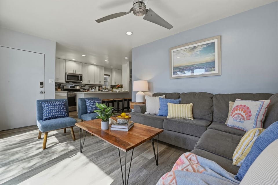 Open living area with ceiling fan