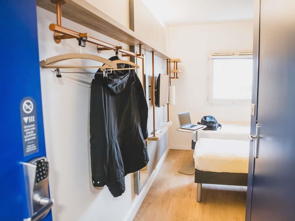 Twin Room, 2 Twin Beds | Desk, laptop workspace, soundproofing, free cribs/infant beds