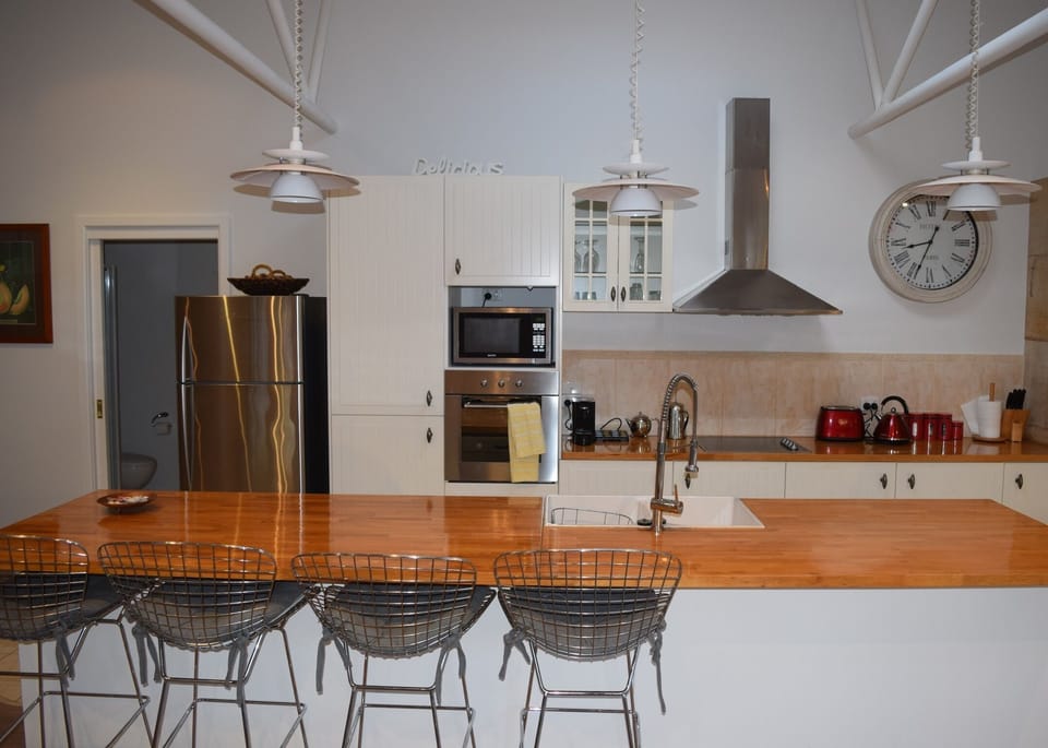 Breakfast bar