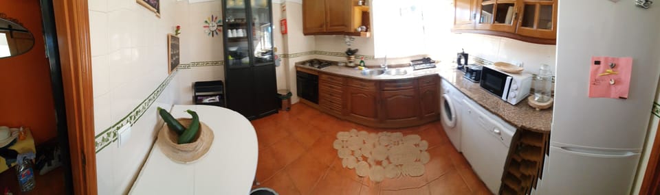 Cozinha(Resto Chão)
Kitchen(Ground Floor)