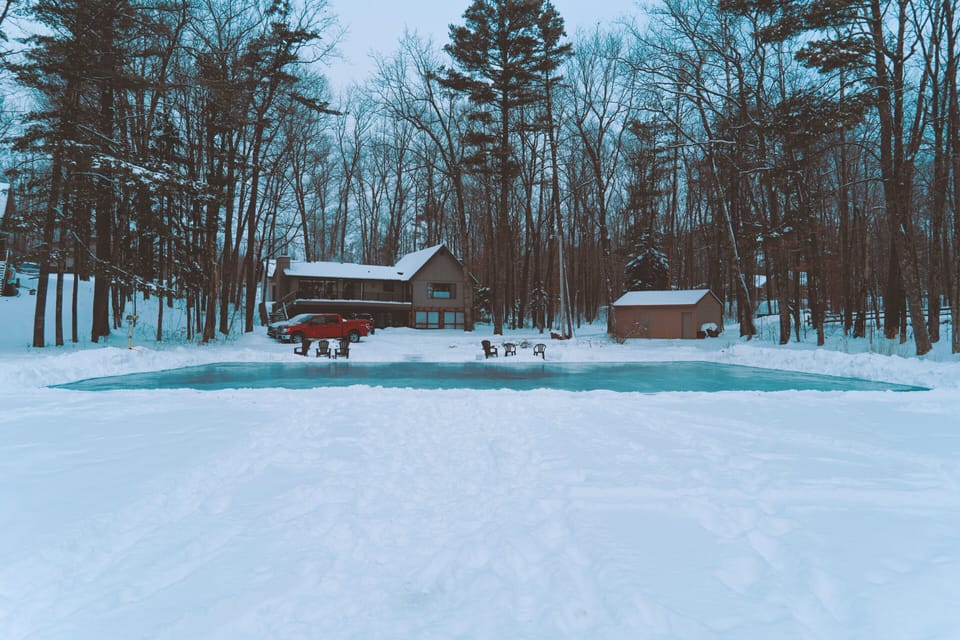 Cozy Winter Wonderland house and yard