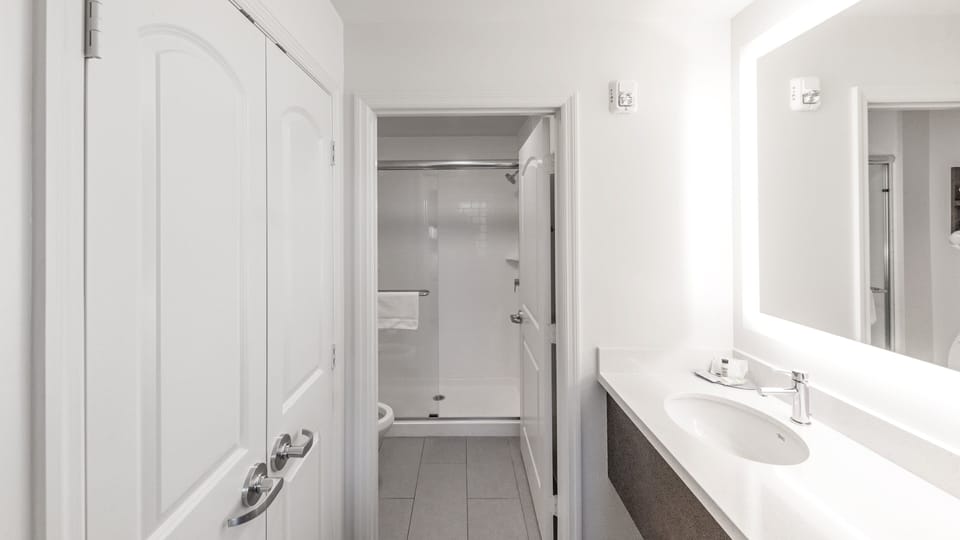 Shower, towels