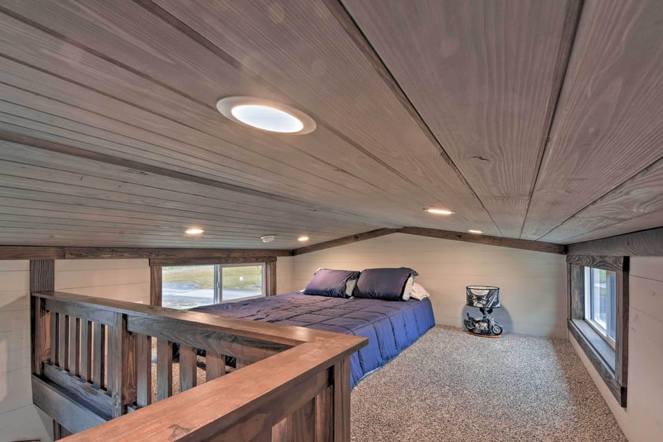 Loft | Queen Bed