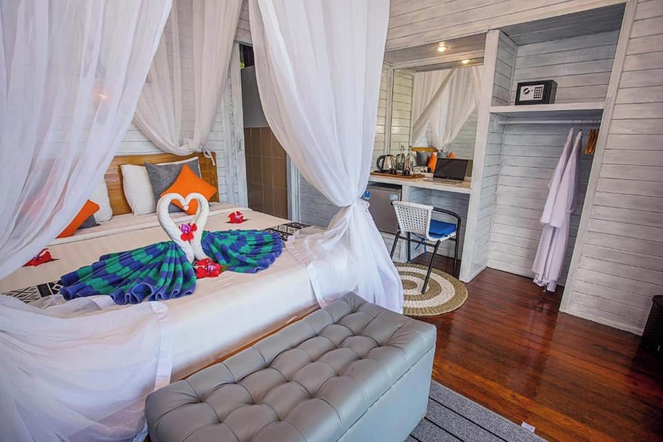 Deluxe Room, Pool Access, Sea View | 1 bedroom, minibar, in-room safe, desk