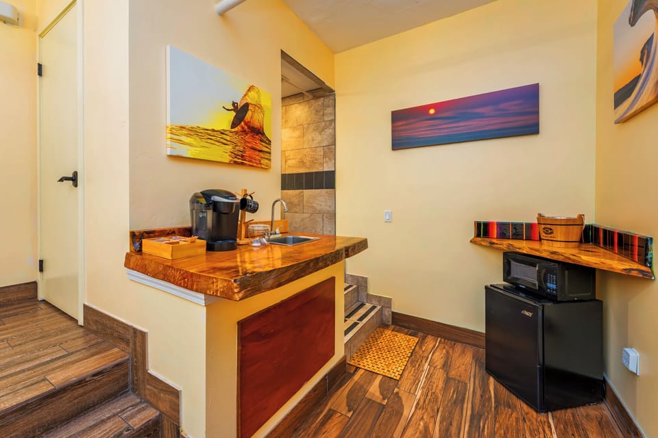 Ohana Room | In-room safe, individually decorated, individually furnished, free WiFi