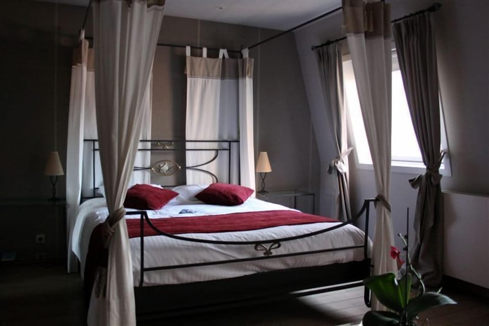 Suite | Minibar, in-room safe, desk, free WiFi