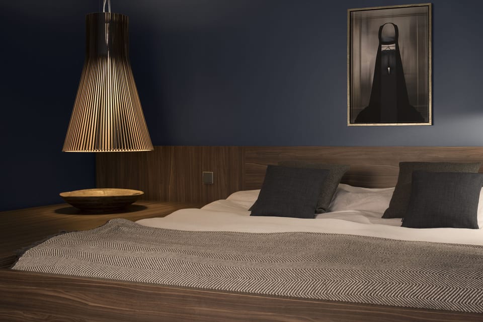 Sud Junior Suite | Egyptian cotton sheets, individually decorated, iron/ironing board