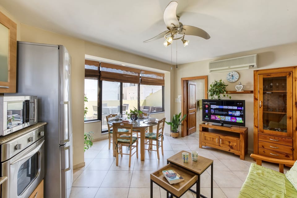 Sliema Penthouse near Balluta Bay - Kitchen with terrace. Near St Julian's